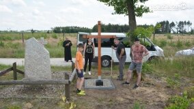 Fundacja Historyczna „Przywracamy Pamięć” postawiła krzyż przy „dołach śmierci”! - zdjęcie 21