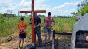 Fundacja Historyczna „Przywracamy Pamięć” postawiła krzyż przy „dołach śmierci”! - zdjęcie 16