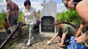 Fundacja Historyczna „Przywracamy Pamięć” postawiła krzyż przy „dołach śmierci”! - zdjęcie 15
