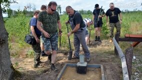 Fundacja Historyczna „Przywracamy Pamięć” postawiła krzyż przy „dołach śmierci”! - zdjęcie 2