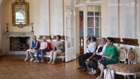Seniorzy z Poznania zrelaksowali się w pałacu w Czerniejewie - zdjęcie 32