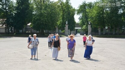 Seniorzy z Poznania zrelaksowali się w pałacu w Czerniejewie