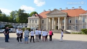 „Aktywny Bierzglinek” poznał dzieje pałacu w Czerniejewie - zdjęcie 4