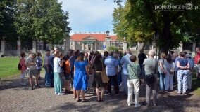 Sierpniowe zwiedzanie czerniejewskiego pałacu - zdjęcie 1