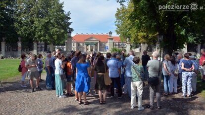 Sierpniowe zwiedzanie czerniejewskiego pałacu