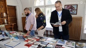 Zabytkowe auta, dorożki, książki i rękodzieło historyczne... - zdjęcie 19