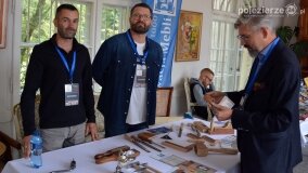 Zabytkowe auta, dorożki, książki i rękodzieło historyczne... - zdjęcie 16