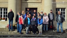 Uczestnicy kursu przewodnickiego po Szlaku Piastowskim zwiedzali pałac w Czerniejewie - zdjęcie 20