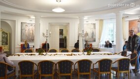 Uczestnicy kursu przewodnickiego po Szlaku Piastowskim zwiedzali pałac w Czerniejewie - zdjęcie 18