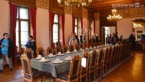 Uczestnicy kursu przewodnickiego po Szlaku Piastowskim zwiedzali pałac w Czerniejewie - zdjęcie 14