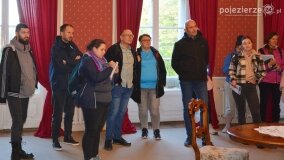 Uczestnicy kursu przewodnickiego po Szlaku Piastowskim zwiedzali pałac w Czerniejewie - zdjęcie 10