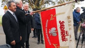 Pamiątkowa tablica w Goślinowie na cześć powołania NSZZ Solidarność Rolników Indywidualnych - zdjęcie 1