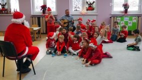 Św. Mikołaj zawitał do przedszkoli i żłobka w gminie Gniezno - zdjęcie 40