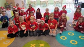 Św. Mikołaj zawitał do przedszkoli i żłobka w gminie Gniezno - zdjęcie 33