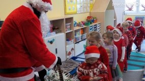 Św. Mikołaj zawitał do przedszkoli i żłobka w gminie Gniezno - zdjęcie 32