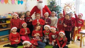Św. Mikołaj zawitał do przedszkoli i żłobka w gminie Gniezno - zdjęcie 20