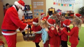Św. Mikołaj zawitał do przedszkoli i żłobka w gminie Gniezno - zdjęcie 19