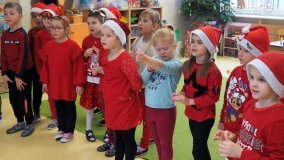 Św. Mikołaj zawitał do przedszkoli i żłobka w gminie Gniezno - zdjęcie 18