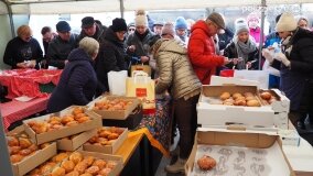 Tłumy w gminie Gniezno! Sprzedano 2,5 tys. najsmaczniejszych pączków w Wielkopolsce! - zdjęcie 6