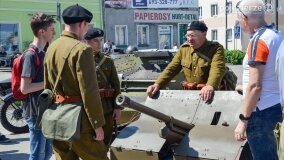 Historia wkroczyła na rynek i wyspę w Łabiszynie - zdjęcie 15