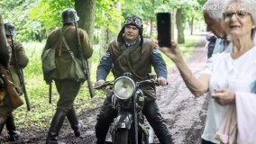 W Pałacu Lubostroń wybuchy i tankietki w akcji - zdjęcie 26