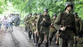 W Pałacu Lubostroń wybuchy i tankietki w akcji - zdjęcie 25