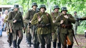 W Pałacu Lubostroń wybuchy i tankietki w akcji - zdjęcie 24