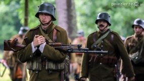 W Pałacu Lubostroń wybuchy i tankietki w akcji - zdjęcie 23