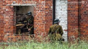 W Pałacu Lubostroń wybuchy i tankietki w akcji - zdjęcie 22