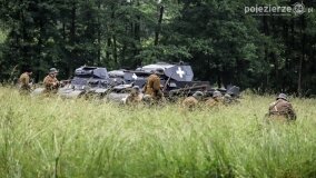 W Pałacu Lubostroń wybuchy i tankietki w akcji - zdjęcie 21