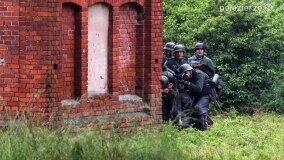 W Pałacu Lubostroń wybuchy i tankietki w akcji - zdjęcie 16