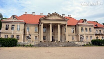 Z Karolem Soberskim poznawali dzieje pałacu Czerniejewo