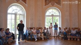 Pałac w Czerniejewie oblegany przez turystów! - zdjęcie 33