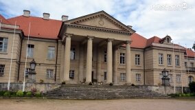 Pałac w Czerniejewie oblegany przez turystów! - zdjęcie 1