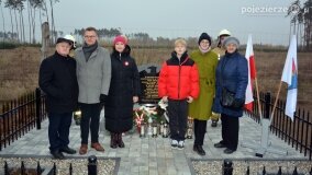 W hołdzie Polakom zamordowanym przez Niemców! W Mielnie odsłonięto nowy pomnik! - zdjęcie 57