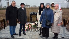 W hołdzie Polakom zamordowanym przez Niemców! W Mielnie odsłonięto nowy pomnik! - zdjęcie 54