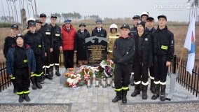 W hołdzie Polakom zamordowanym przez Niemców! W Mielnie odsłonięto nowy pomnik! - zdjęcie 52