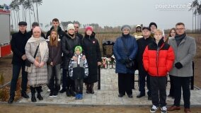 W hołdzie Polakom zamordowanym przez Niemców! W Mielnie odsłonięto nowy pomnik! - zdjęcie 50