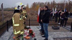 W hołdzie Polakom zamordowanym przez Niemców! W Mielnie odsłonięto nowy pomnik! - zdjęcie 33