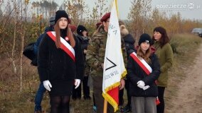 W hołdzie Polakom zamordowanym przez Niemców! W Mielnie odsłonięto nowy pomnik! - zdjęcie 3