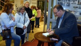 Książka Karola Soberskiego wstrząsnęła czytelnikami w Pobiedziskach! - zdjęcie 41