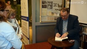 Książka Karola Soberskiego wstrząsnęła czytelnikami w Pobiedziskach! - zdjęcie 40