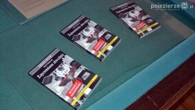 Piloci wycieczek poznali tajemnice pałacu w Czerniejewie i niemieckiej zbrodni na „Dziekance”! - zdjęcie 53