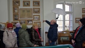 Piloci wycieczek poznali tajemnice pałacu w Czerniejewie i niemieckiej zbrodni na „Dziekance”! - zdjęcie 52