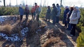 Piloci wycieczek poznali tajemnice pałacu w Czerniejewie i niemieckiej zbrodni na „Dziekance”! - zdjęcie 42