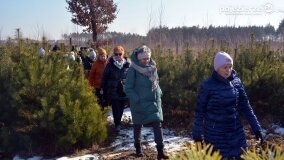 Piloci wycieczek poznali tajemnice pałacu w Czerniejewie i niemieckiej zbrodni na „Dziekance”! - zdjęcie 40