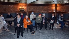 Piloci wycieczek poznali tajemnice pałacu w Czerniejewie i niemieckiej zbrodni na „Dziekance”! - zdjęcie 35