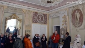 Piloci wycieczek poznali tajemnice pałacu w Czerniejewie i niemieckiej zbrodni na „Dziekance”! - zdjęcie 27