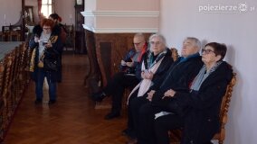 Piloci wycieczek poznali tajemnice pałacu w Czerniejewie i niemieckiej zbrodni na „Dziekance”! - zdjęcie 26