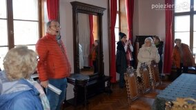 Piloci wycieczek poznali tajemnice pałacu w Czerniejewie i niemieckiej zbrodni na „Dziekance”! - zdjęcie 25